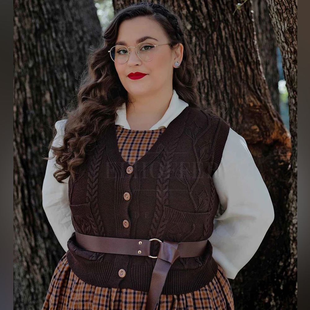 Elhoffer “Elevensies” hobbit vest in brown-Large